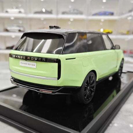 [MotorHelix] 1:18 Land Rover 2022 Range Rover SV Green Model Car Resin