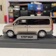 [Mtech] 1:43 Honda 2001 Stepwgn RF3 Gold Model Car Die-Cast