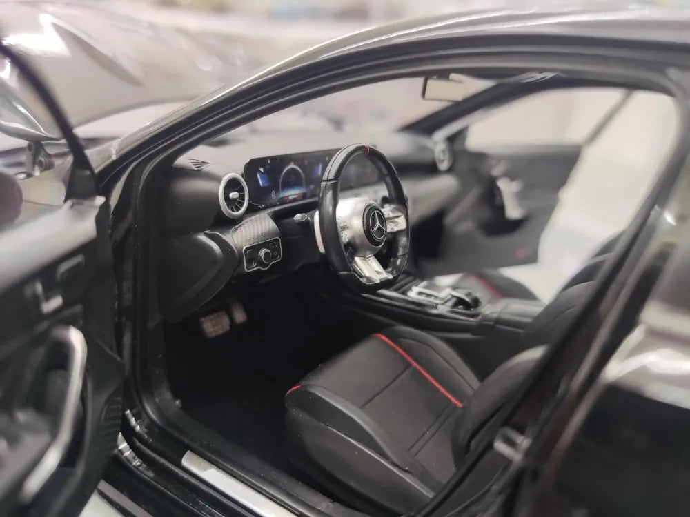 [NZG] 1:18 Mercedes-AMG 2020 A45 S Black Model Car Die-Cast