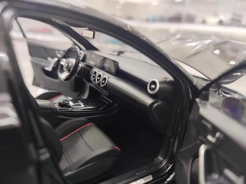 [NZG] 1:18 Mercedes-AMG 2020 A45 S Black Model Car Die-Cast