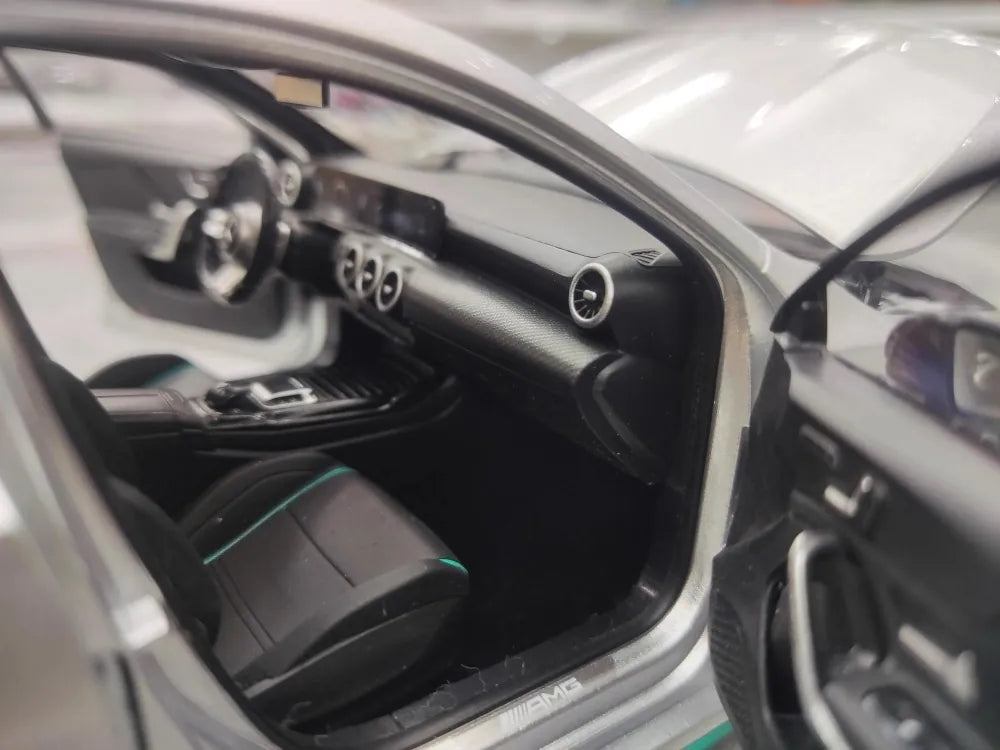 [NZG] 1:18 Mercedes-AMG 2020 A45 S Silver Model Car Die-Cast