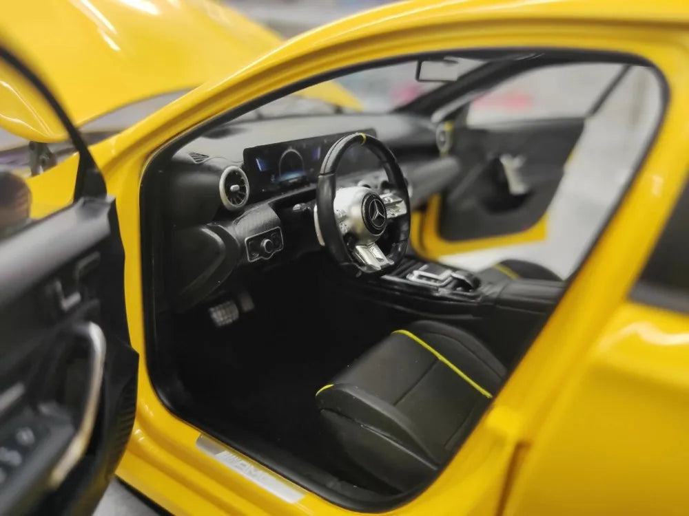 [NZG] 1:18 Mercedes-AMG 2020 A45 S Yellow Model Car Die-Cast