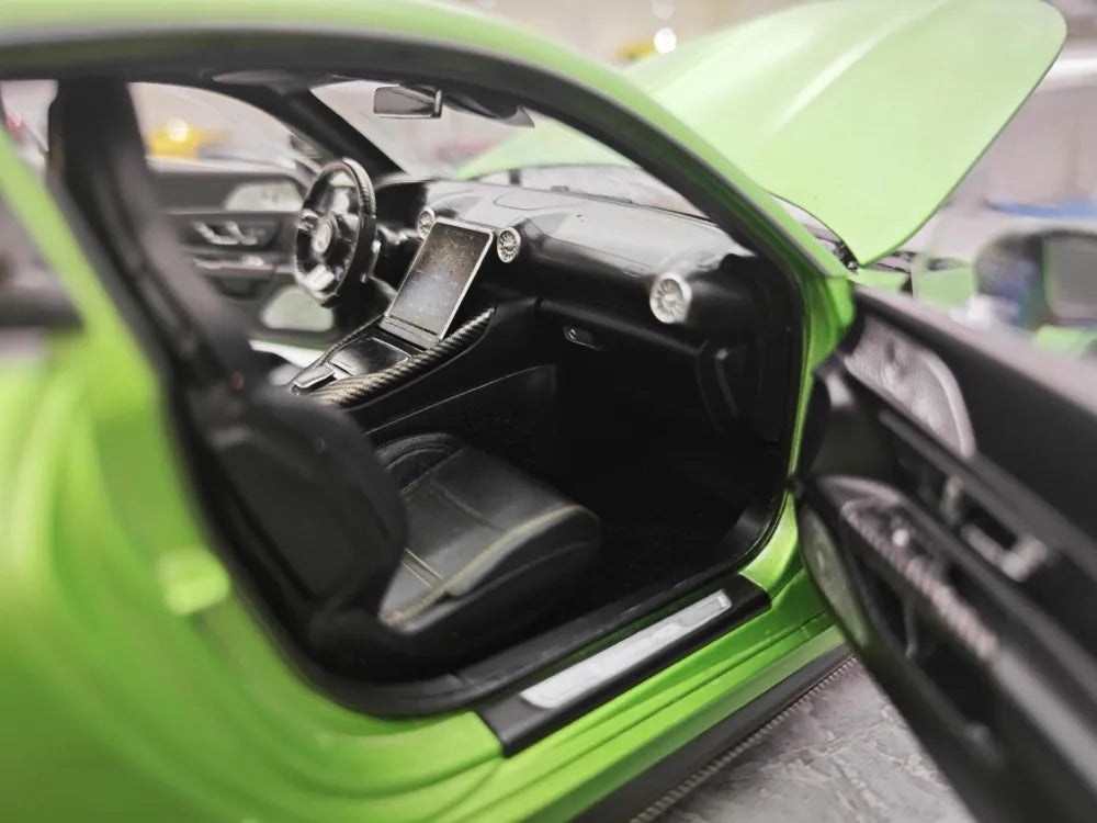 [NZG] 1:18 Mercedes-AMG 2024 GT63 Green Model Car Die-Cast