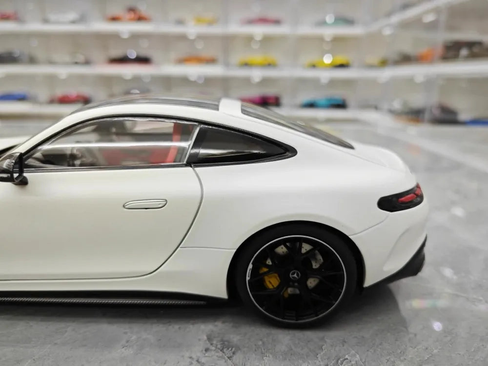 [NZG] 1:18 Mercedes-AMG 2024 GT63 White Model Car Die-Cast