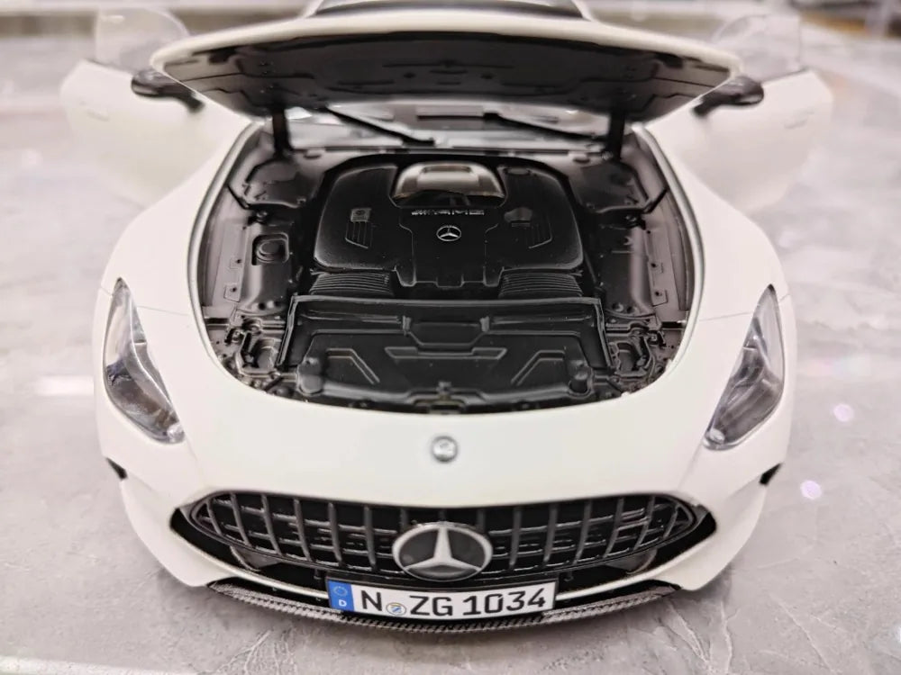 [NZG] 1:18 Mercedes-AMG 2024 GT63 White Model Car Die-Cast