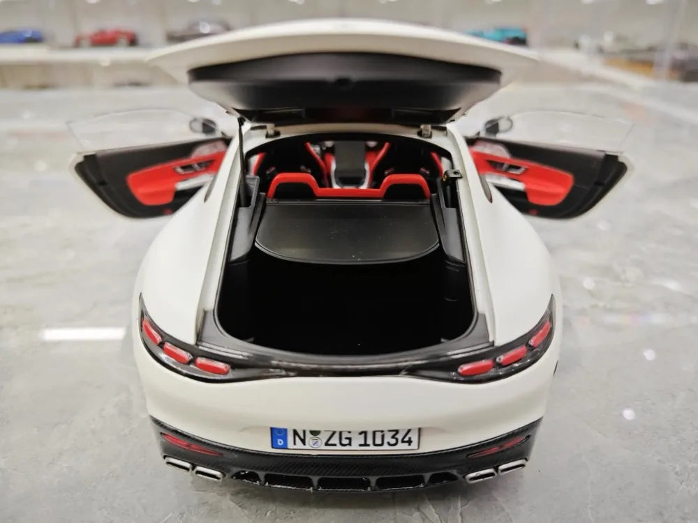 [NZG] 1:18 Mercedes-AMG 2024 GT63 White Model Car Die-Cast