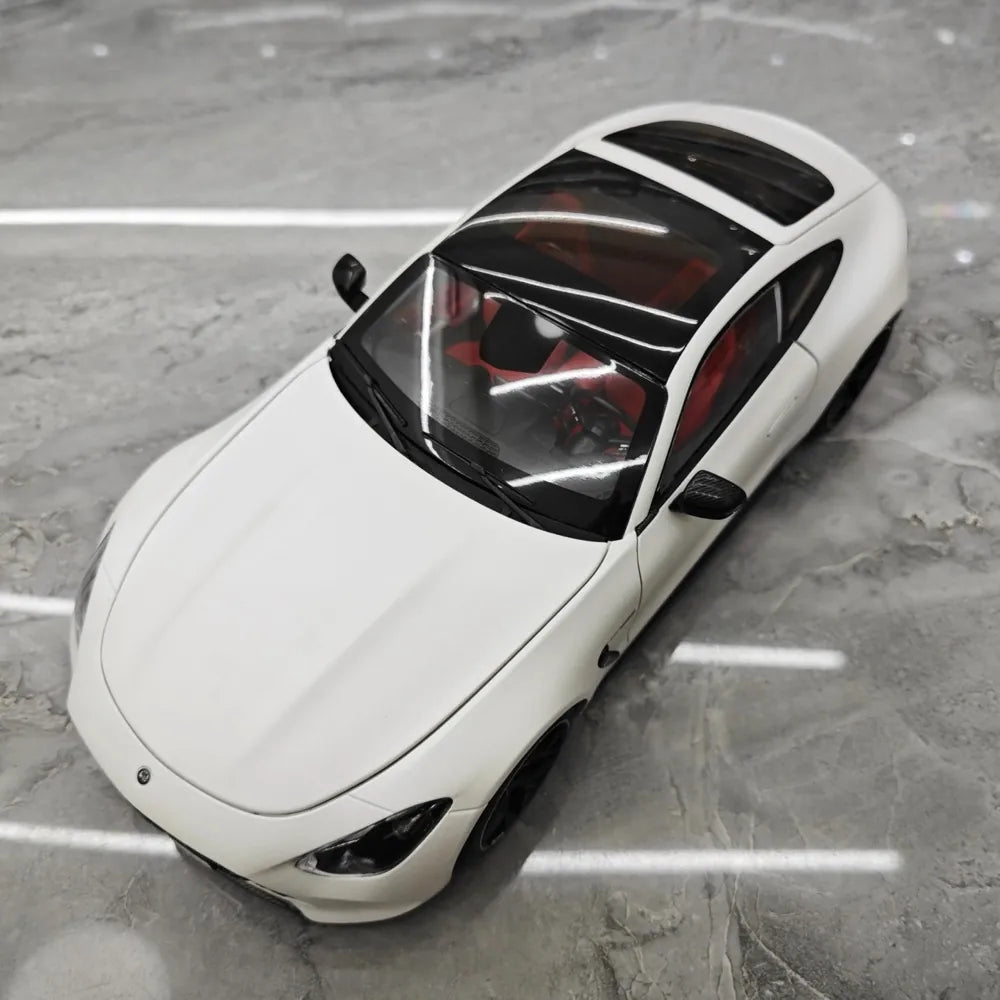 [NZG] 1:18 Mercedes-AMG 2024 GT63 White Model Car Die-Cast