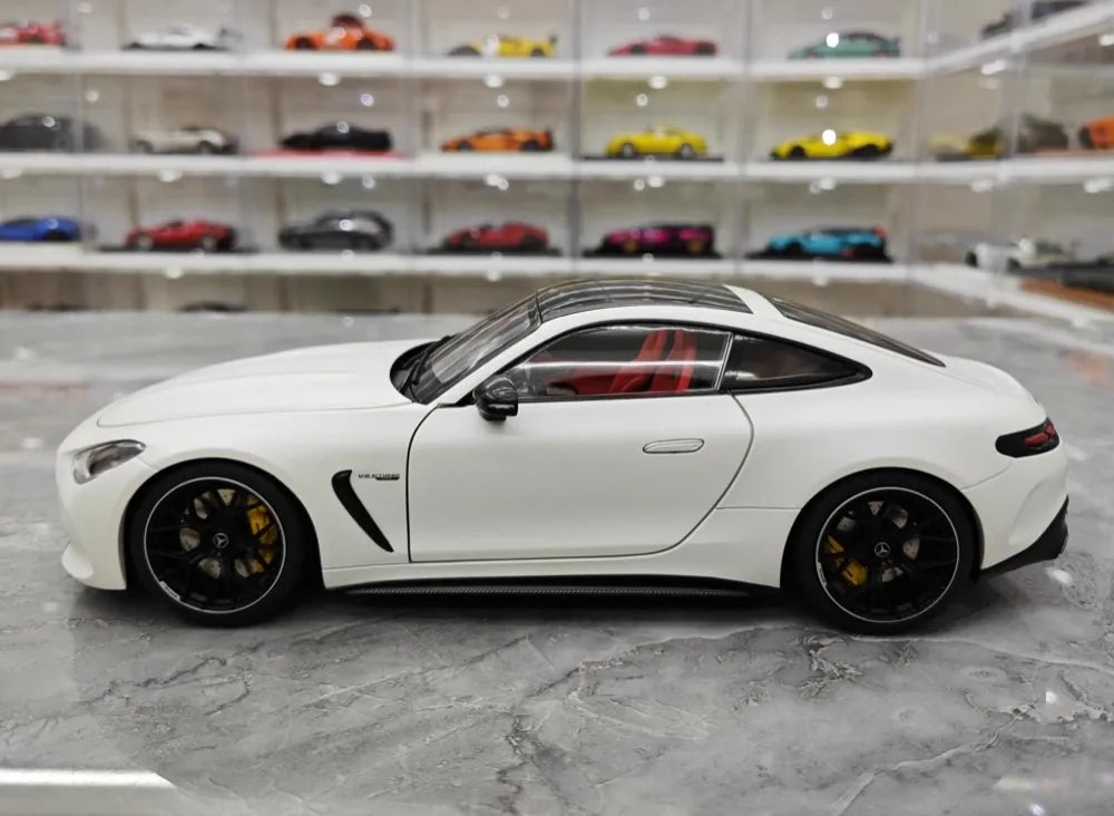 [NZG] 1:18 Mercedes-AMG 2024 GT63 White Model Car Die-Cast