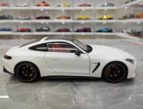[NZG] 1:18 Mercedes-AMG 2024 GT63 White Model Car Die-Cast