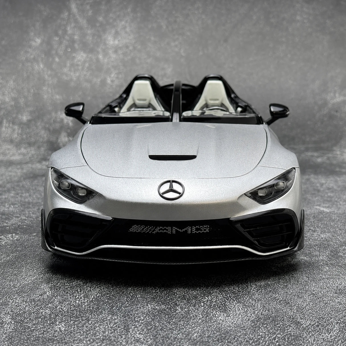 NZG Mercedes-AMG 2025 PureSpeed Mystic Silver Magno 1:18 – Verzamelbare gietijzer model gietijzer