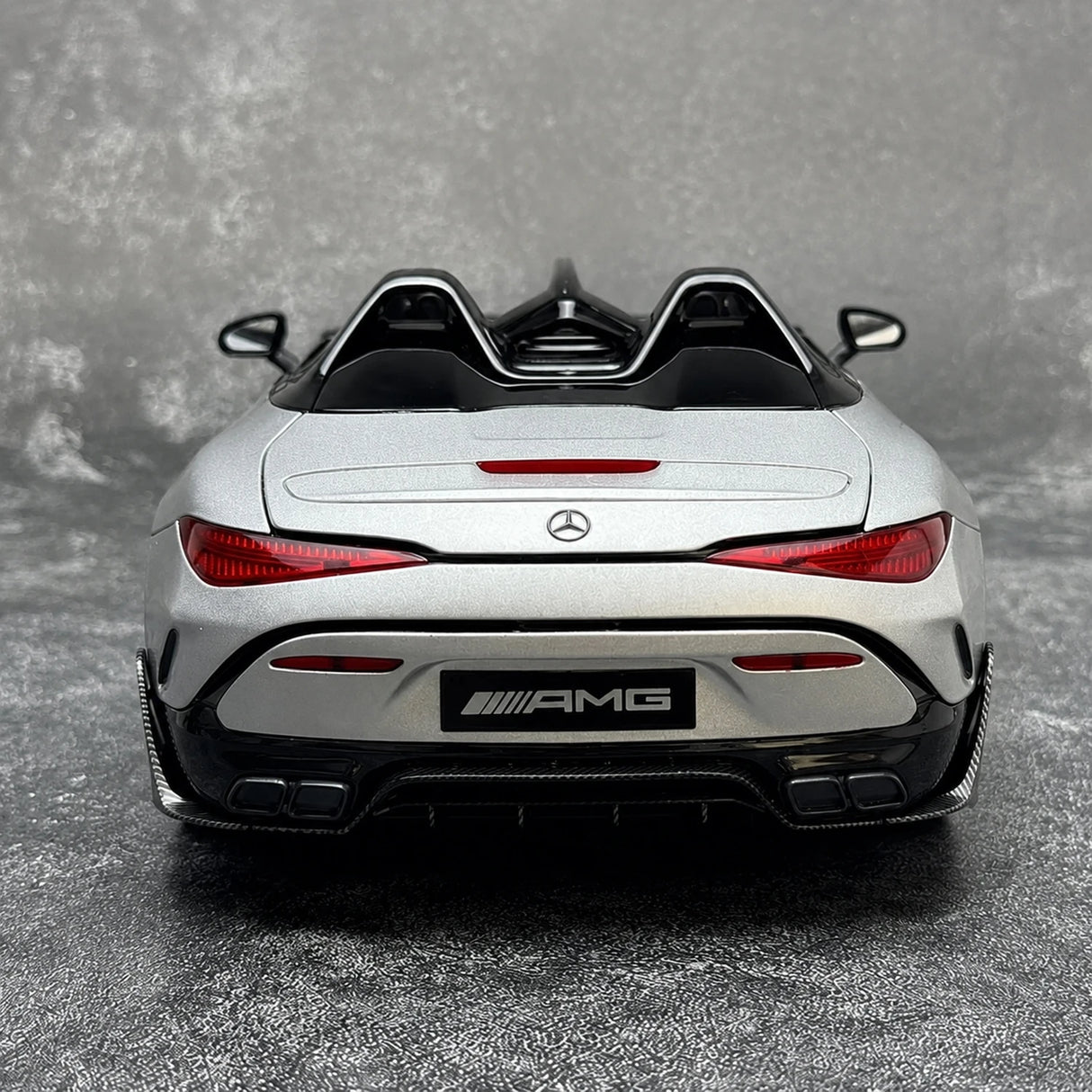 NZG Mercedes-AMG 2025 PureSpeed Mystic Silver Magno 1:18 – Verzamelbare gietijzer model gietijzer