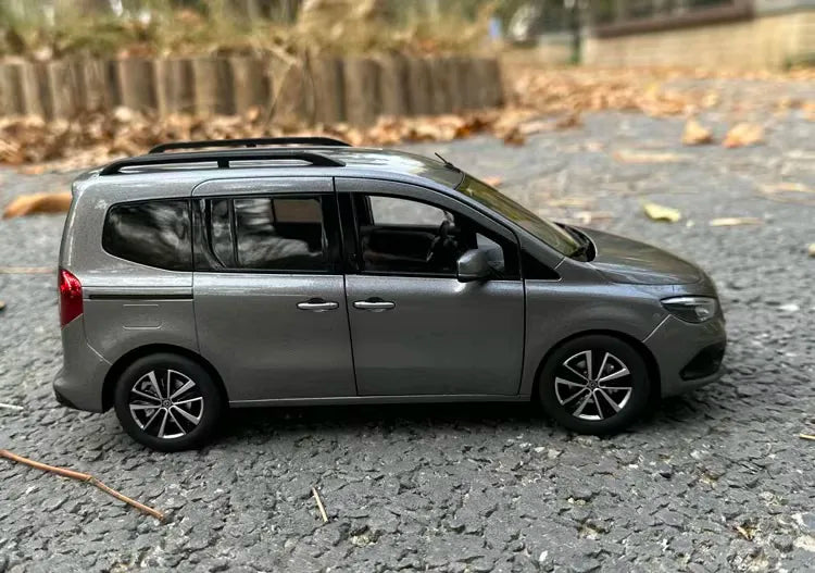 [NZG] 1:18 Mercedes-Benz 2022 T-Class grigio modellino di auto Die-Cast
