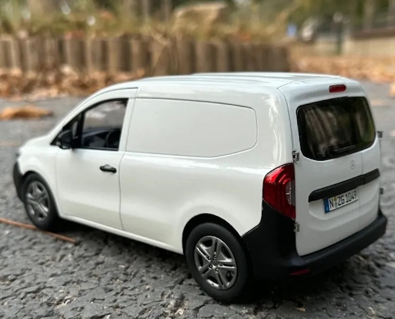 [NZG] 1:18 Mercedes-Benz 2022 T-Class blanc voiture miniature Die-Cast