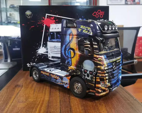 [NZG] 1:18 Mercedes-Benz Actros Wolf Transporte Edition Model Car Die-Cast