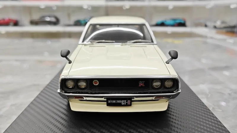 1:18 Nissan 1973 Skyline 2000 GT-R KPGC110 White Die Cast Model Car