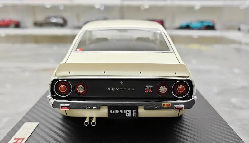 1:18 Nissan 1973 Skyline 2000 GT-R KPGC110 White Die Cast Model Car