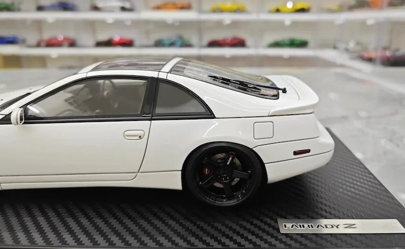 1:18 Nissan 1995 Skyline GT-R R33 White Die Cast Model Car
