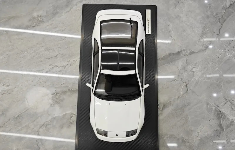 1:18 Nissan 1995 Skyline GT-R R33 White Die Cast Model Car