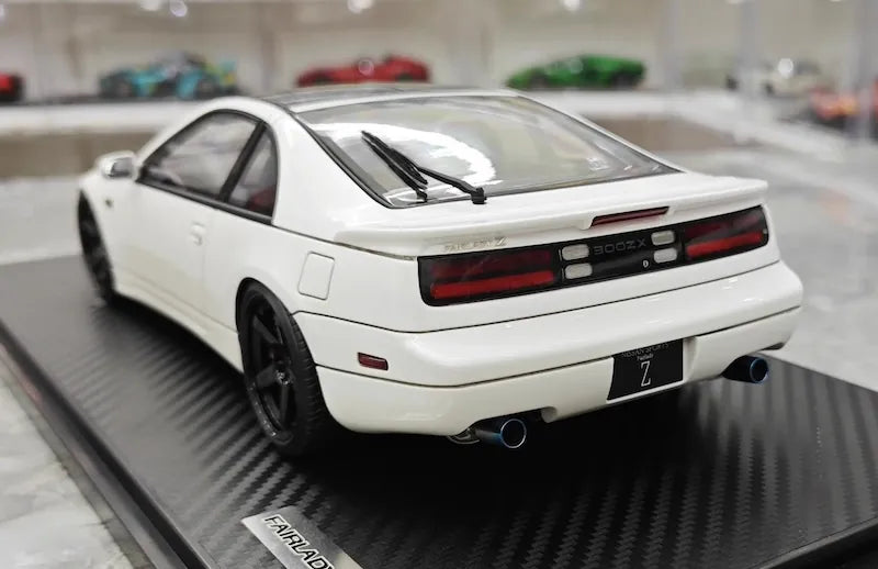 1:18 Nissan 1995 Skyline GT-R R33 White Die Cast Model Car