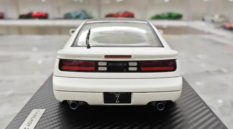 1:18 Nissan 1995 Skyline GT-R R33 White Die Cast Model Car