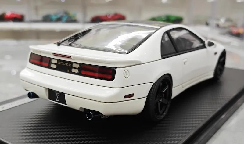 1:18 Nissan 1995 Skyline GT-R R33 White Die Cast Model Car