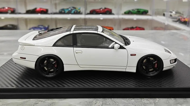 1:18 Nissan 1995 Skyline GT-R R33 White Die Cast Model Car