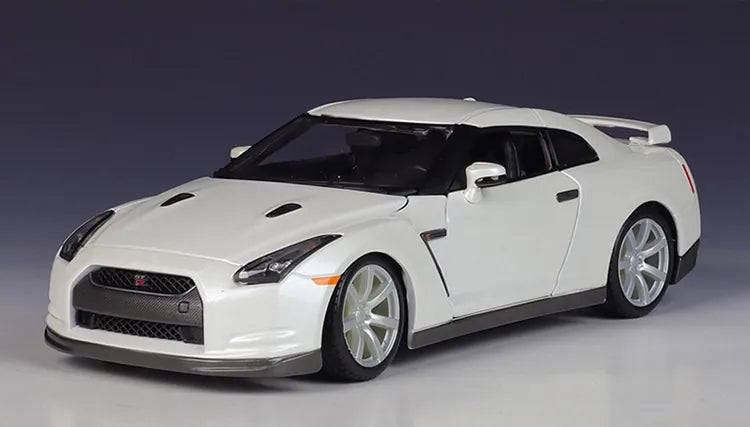 1:18 Nissan 2009 GTR R35 Die Cast Model Car