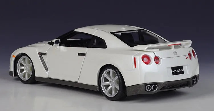 1:18 Nissan 2009 GTR R35 Die Cast Model Car
