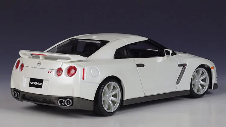 1:18 Nissan 2009 GTR R35 Die Cast Model Car