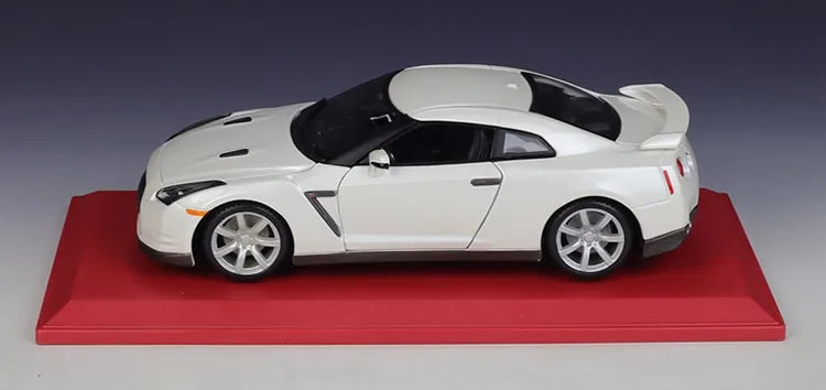 1:18 Nissan 2009 GTR R35 Die Cast Model Car