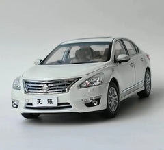 1:18 Nissan 2013 Altima Die Cast Model Car