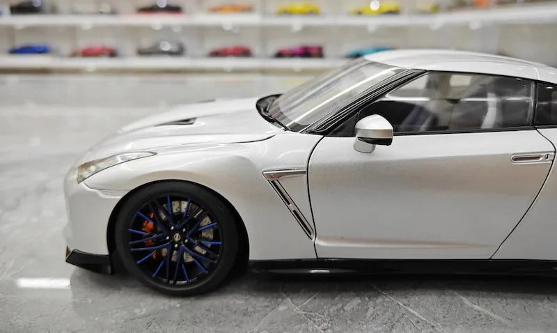 1:18 Nissan 2019 GT-R R35 50th Anniversary Silver Die Cast Model Car