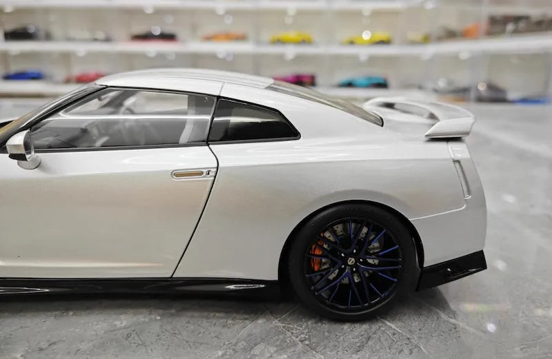 1:18 Nissan 2019 GT-R R35 50th Anniversary Silver Die Cast Model Car