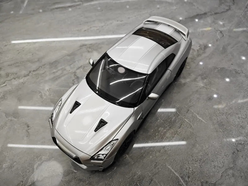 1:18 Nissan 2019 GT-R R35 50th Anniversary Silver Die Cast Model Car