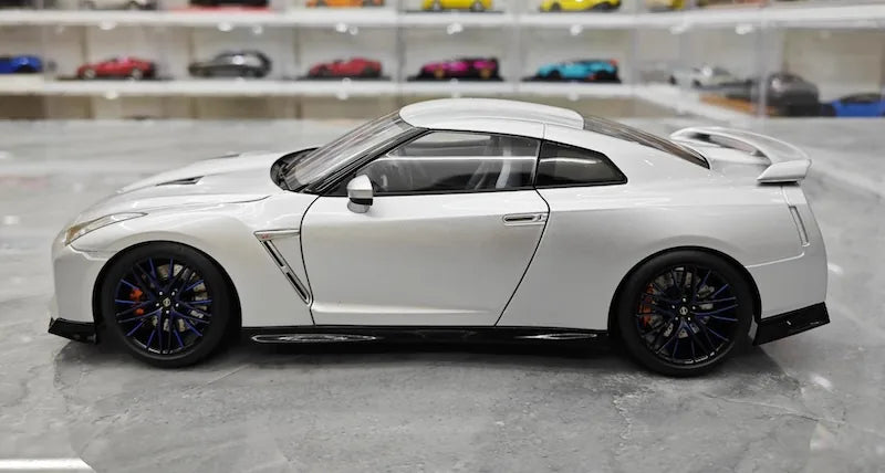 1:18 Nissan 2019 GT-R R35 50th Anniversary Silver Die Cast Model Car