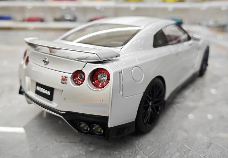 1:18 Nissan 2019 GT-R R35 50th Anniversary Silver Die Cast Model Car