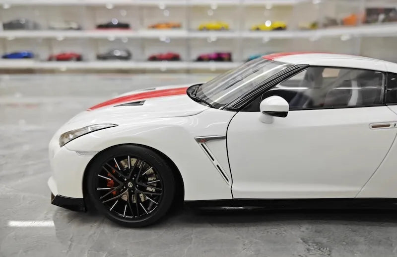 1:18 Nissan 2019 GT-R R35 50th Anniversary White Die Cast Model Car