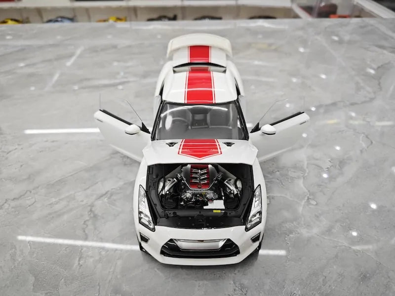 1:18 Nissan 2019 GT-R R35 50th Anniversary White Die Cast Model Car