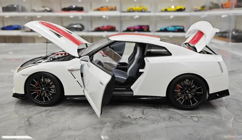 1:18 Nissan 2019 GT-R R35 50th Anniversary White Die Cast Model Car
