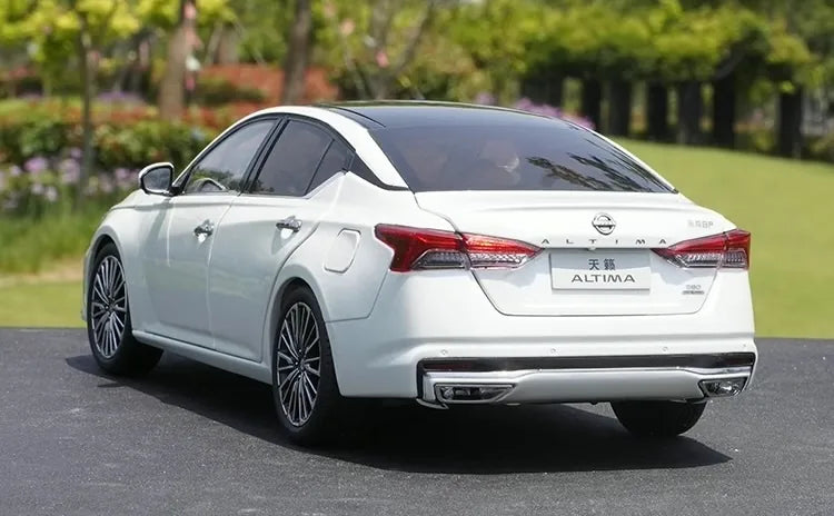 1:18 Nissan 2022 Altima Die Cast Model Car