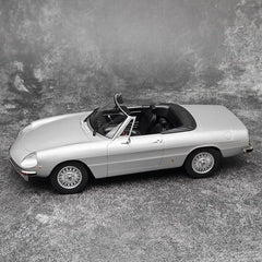 [Norev] 1:18 Alfa Romeo 1966 Spider Duetto シルバー モデルカー レジン