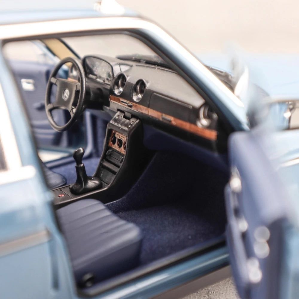[Norev] 1:18 Mercedes-Benz 1980 200T T-Model S123 Estate blå modellbil Die-Cast
