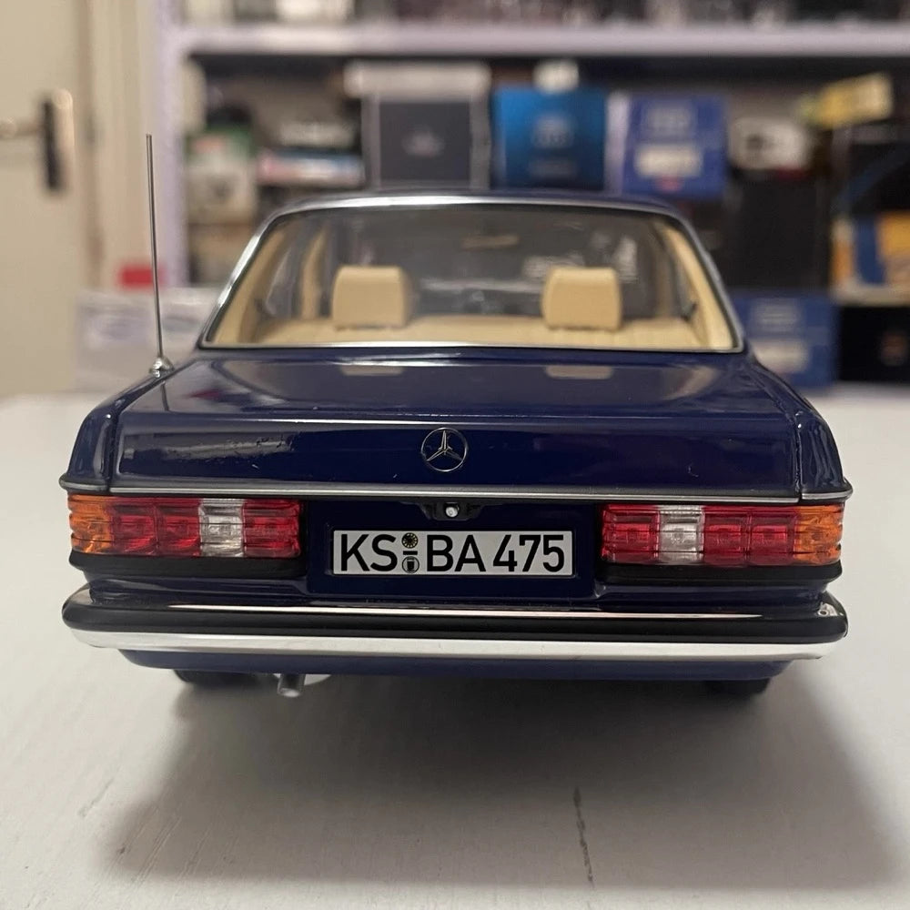 [Norev] 1:18 Mercedes-Benz 1982 W123 Sedan Black Model Car Die-Cast