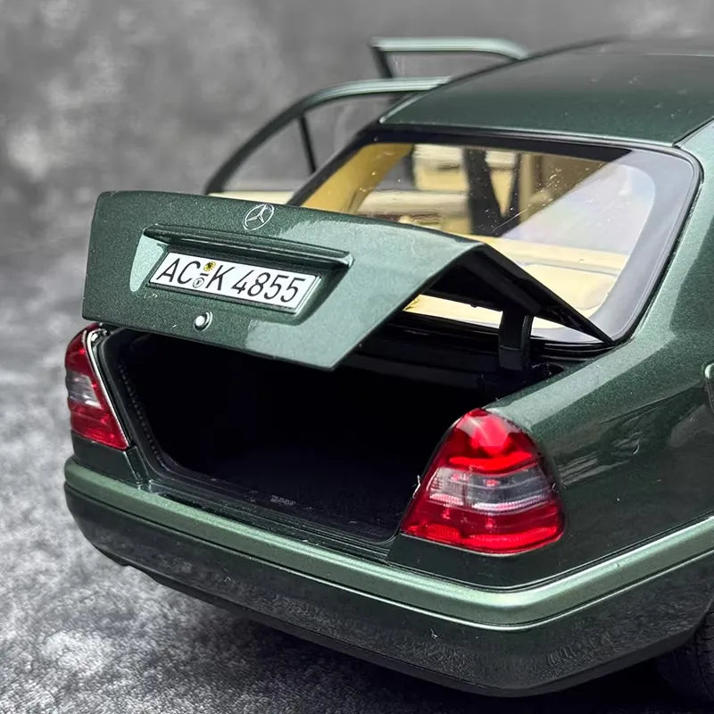 [Norev] 1:18 Mercedes-Benz 1993 C-Class W202 Green Model Car Die-Cast