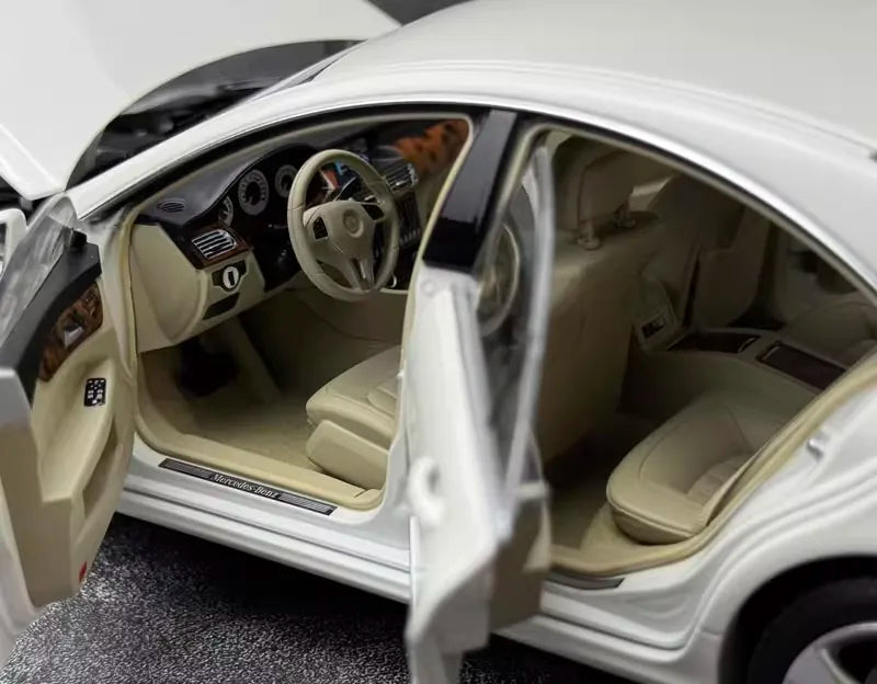 [Norev] 1:18 Mercedes-Benz 2011 CLS-Class C218 White Model Car Die-Cast