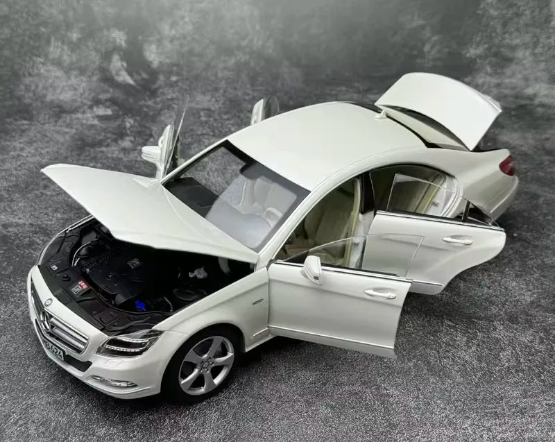 [Norev] 1:18 Mercedes-Benz 2011 CLS-Class C218 White Model Car Die-Cast