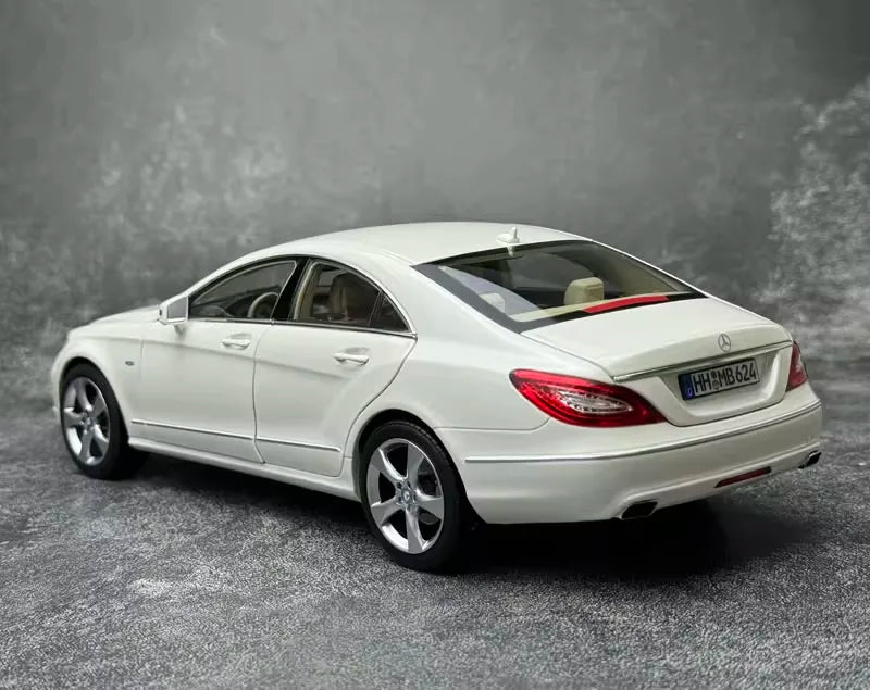[Norev] 1:18 Mercedes-Benz 2011 CLS-Class C218 White Model Car Die-Cast