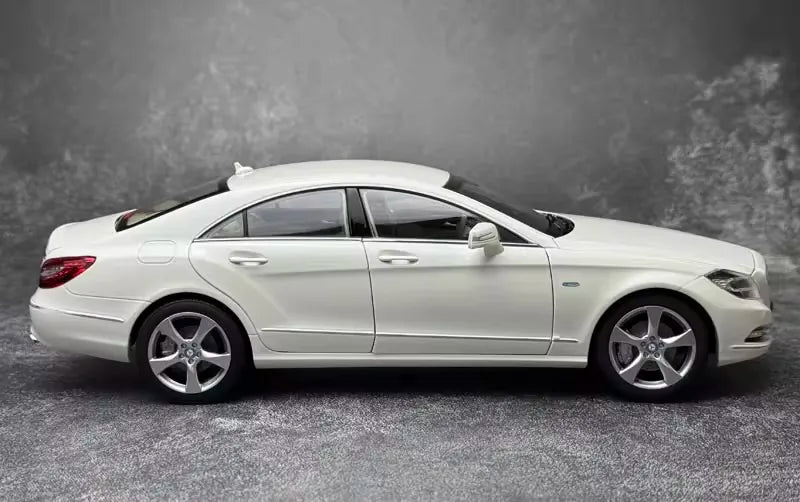 [Norev] 1:18 Mercedes-Benz 2011 CLS-Class C218 White Model Car Die-Cast