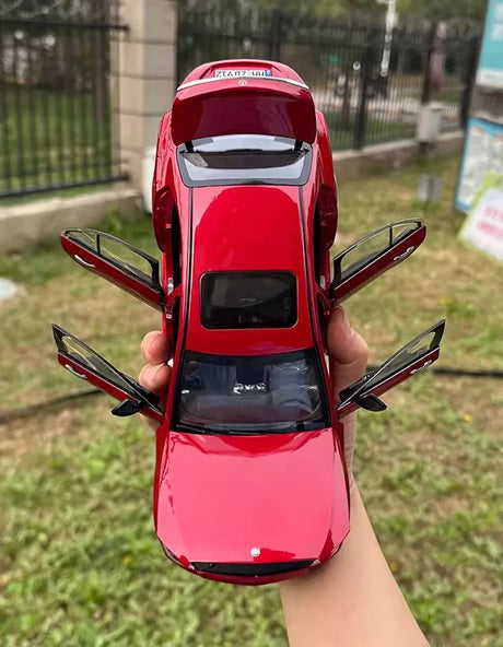 [Norev] 1:18 Mercedes-Benz 2014 C-Class W205 rood modelauto Die-Cast