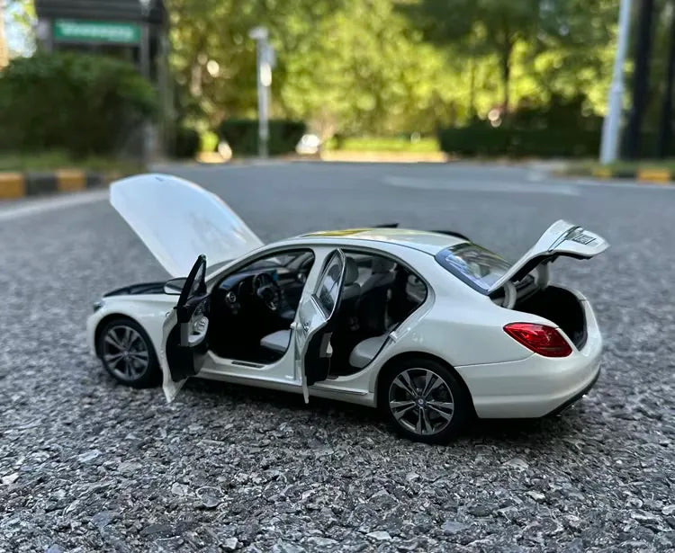 [Norev] 1:18 Mercedes-Benz 2014 C-Class W205 vit modellbil Die-Cast